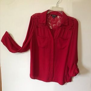 Women Roz & Ali,Red lace shoulders, button down blouse. Size 1x